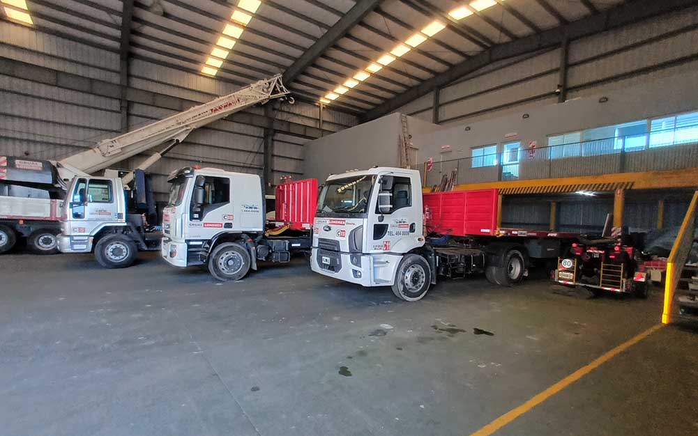 Gruas Londres - Alquiler de grúas telescópicas hasta 200 ton, hidrogrúas, semirremolques, carretón, compresores de aire y grupos electrógenos industriales en La Plata, Ensenada y AMBA.